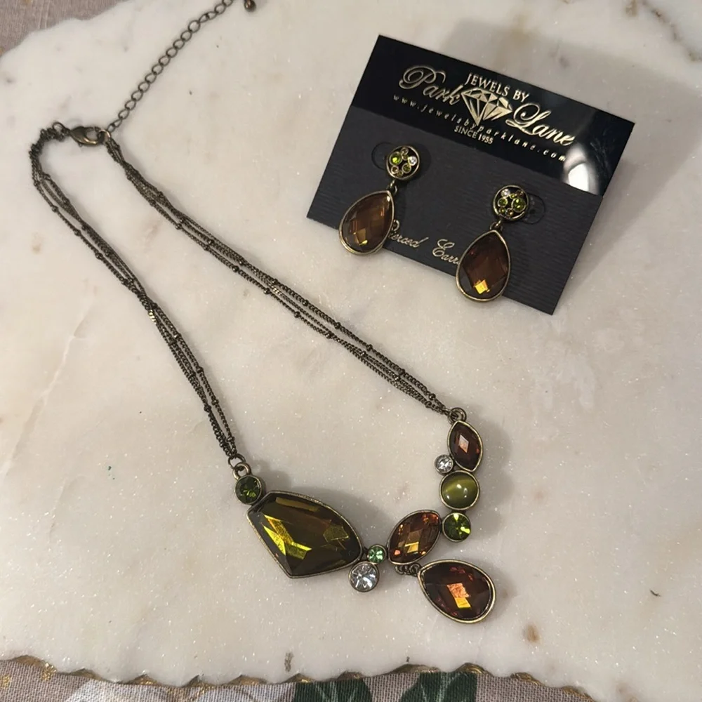 “Dublin” by Parklane Necklace and Earring Set - Picture 3 of 5